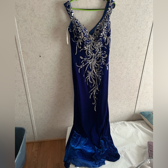 Size 12 Macduggal prom dress. Velvet material, sapphire in color. - Picture 1 of 3